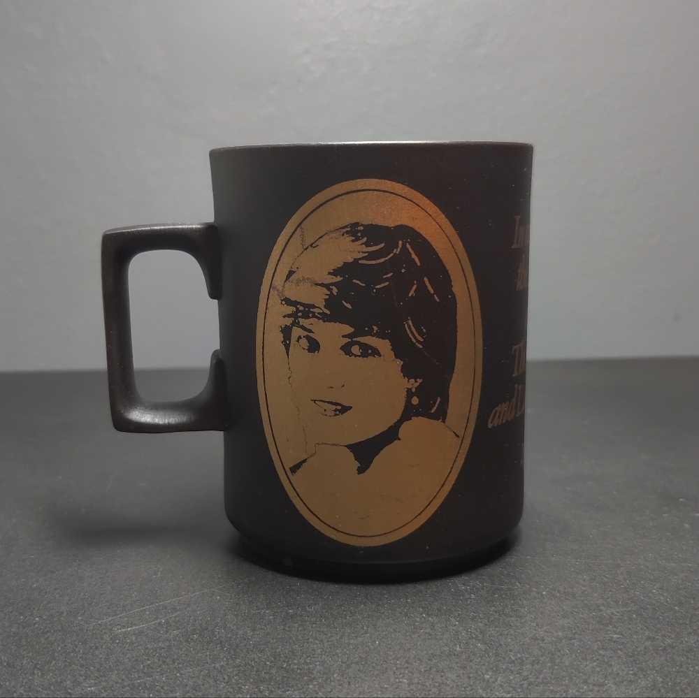 Vintage Commemorative Black Mug Princess Diana
